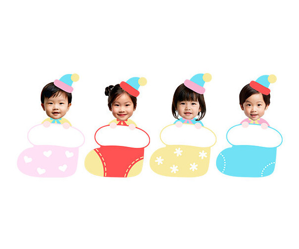 양말 속 아이 합성이미지