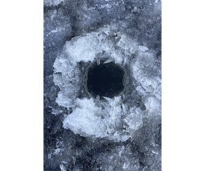 얼음 구멍 (실물사진)