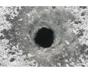 얼음 구멍 (실물사진)