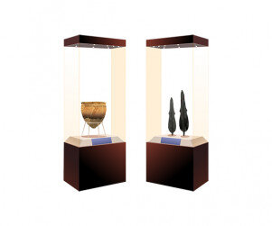 박물관 전시대(덧무늬 토기, 비파형 동검)